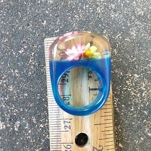 Blue resin flower ring with glitter 🌸